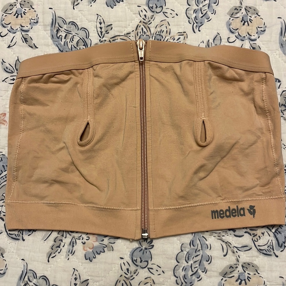 EUC Medela Hands Free Pumping Bra